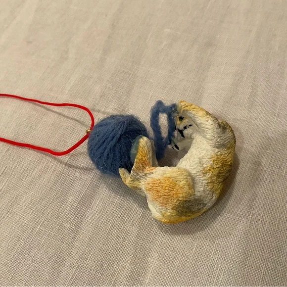 Duo of Vintage Cat Ornaments Playing with Balls of Yarn in EVC - Picture 12 of 13